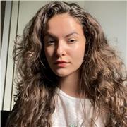 Professora de inglês e tradutora certificada por Cambridge desde 2018